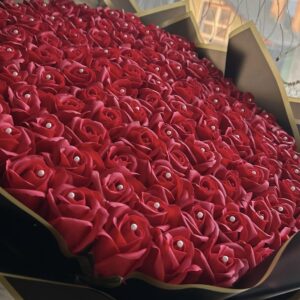 Букет с 101 сапунени рози + камъчета/перлички